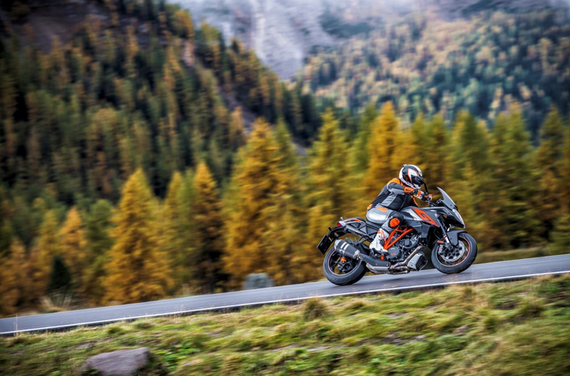 Illustration for article titled 2016 KTM 1290 Super Duke GT: Sport Touring That Requires Race Leathers